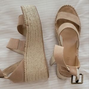 Wedges creamy tan